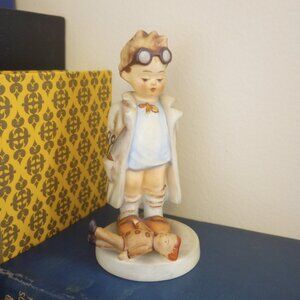 Hummel #127 Doll Doctor TMK2 Early Piece Dangling Doll